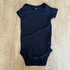 NWOT kyte onesie black 6-12 months